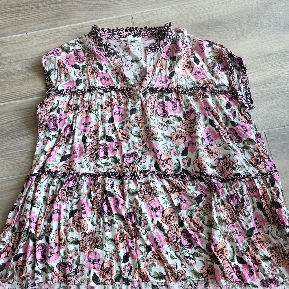 Chic Floral Pink and White Blouse